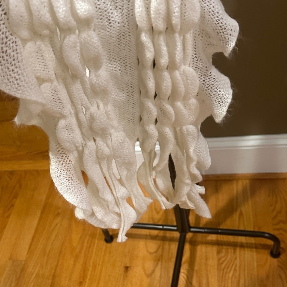 Elegant Cream Knit Scarf - Picture 4 of 5